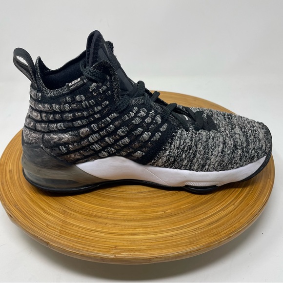 Nike LeBron XVII 17 (GS) 'In The Arena' Black Oreo Kid's Size 8 Women's - Picture 2 of 8